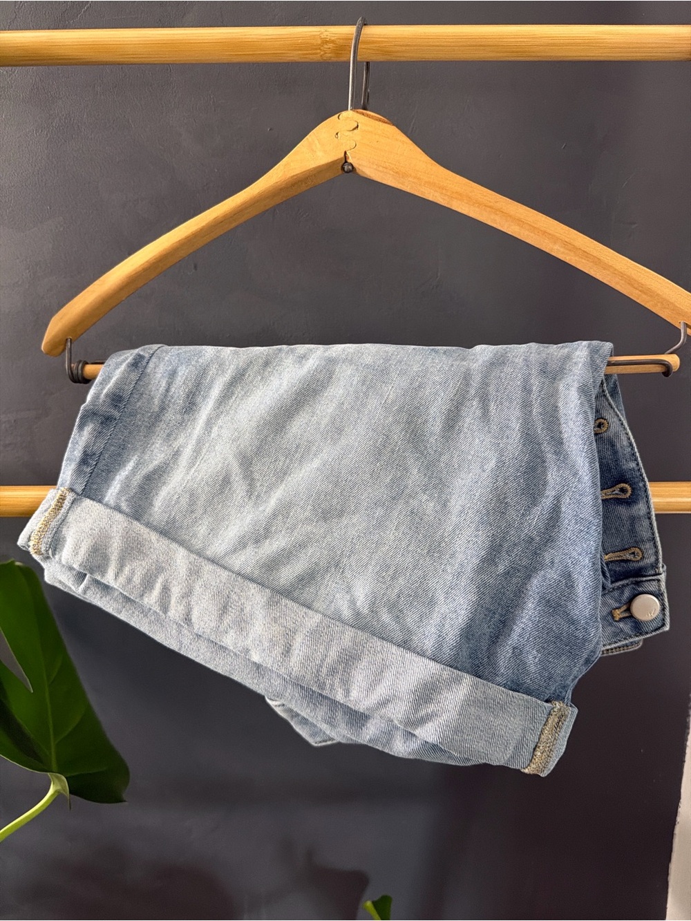 Simply Vera Wang Denim Shorts Size 18 High Rise Button Fly Cuffed Stretch